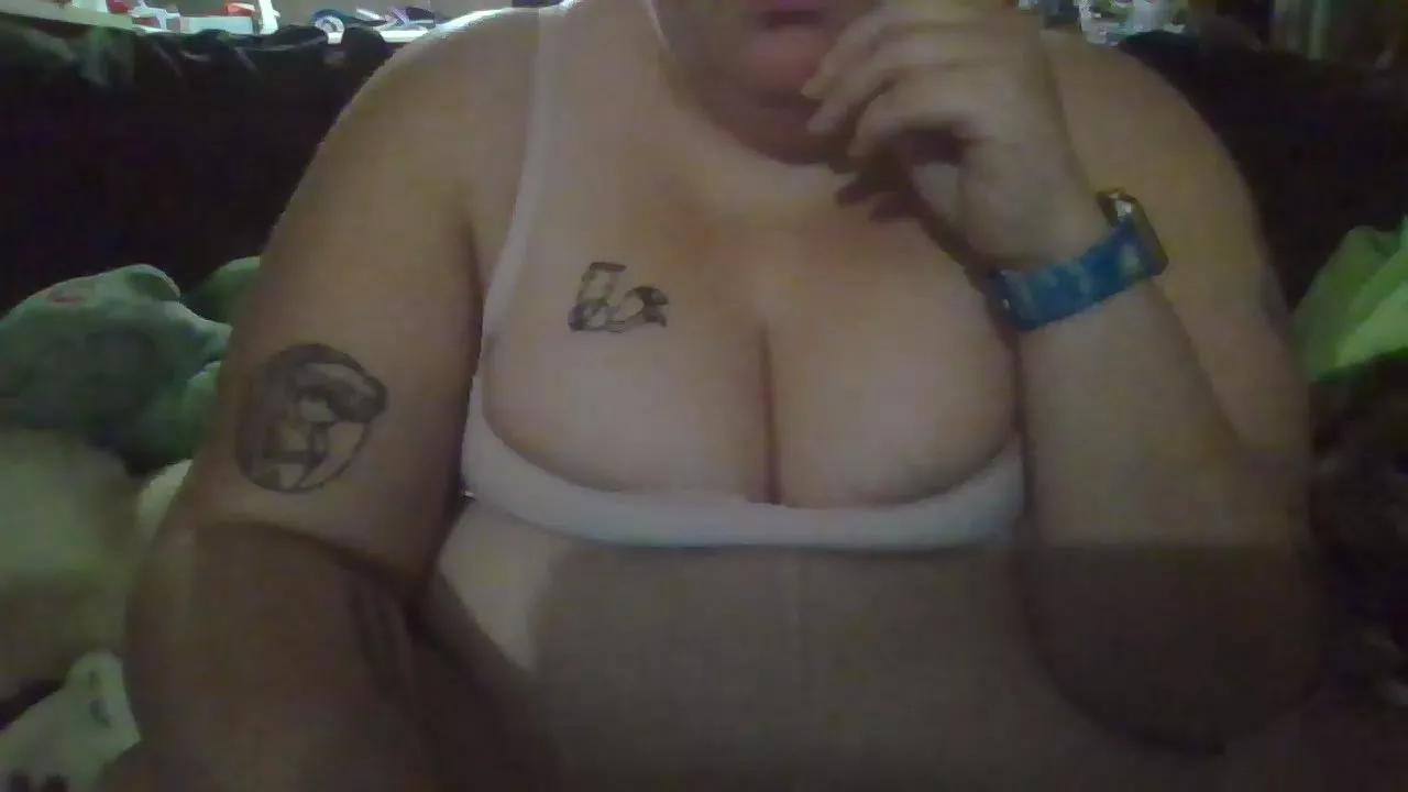 PlusSizeIzzy94 on Cam4 