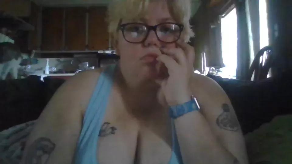 PlusSizeIzzy94 on Cam4 