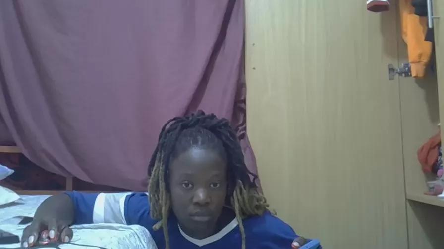 Pretty_Queen19 on Cam4 