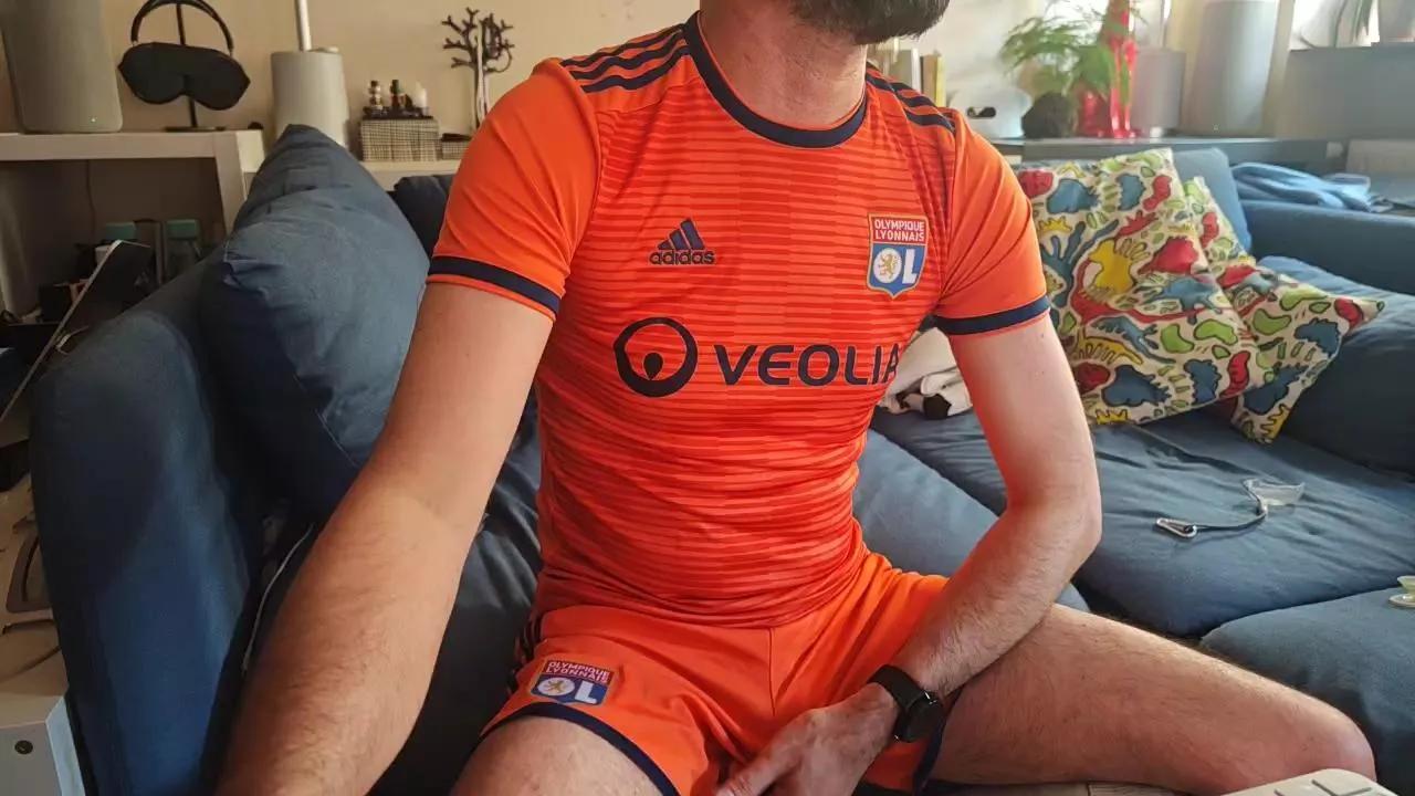 PtitBatard69 on Cam4 