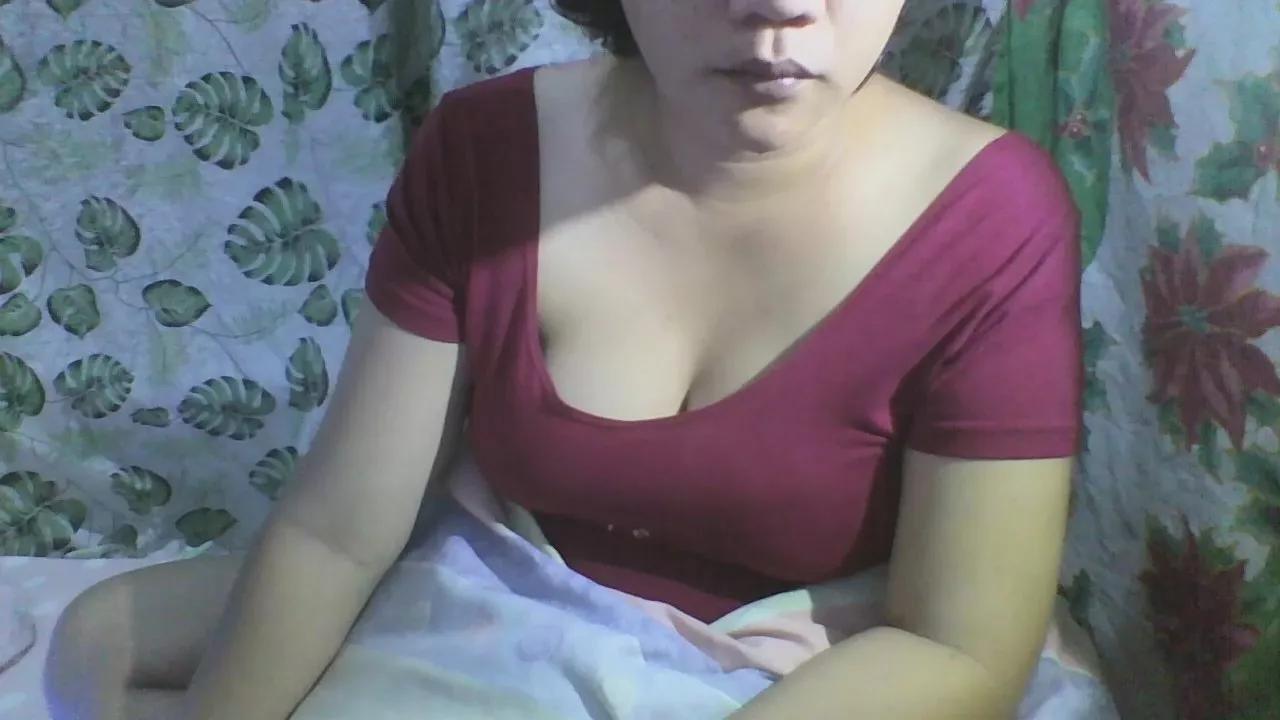 Queenlove4u on Cam4 