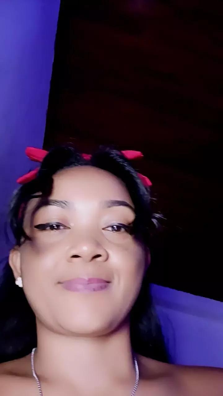 queenny1 on Cam4 