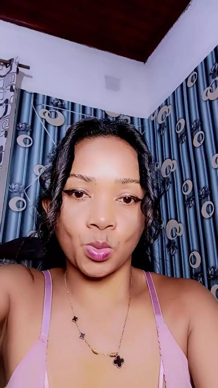 queenny1 on Cam4 