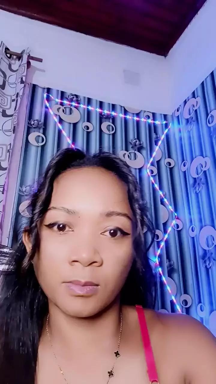 queenny1 on Cam4 