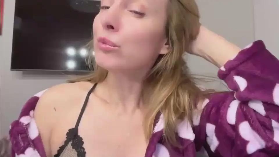 RachelDoll on Cam4 