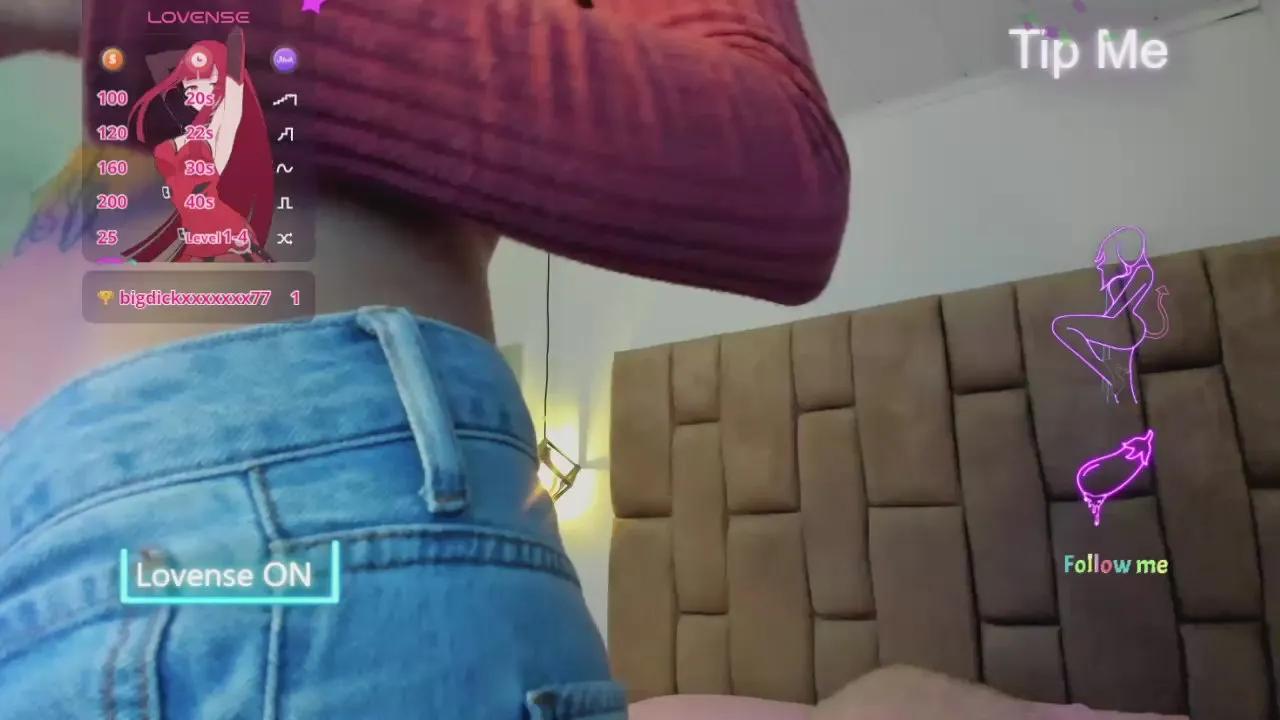 Offline RavynRouge on Cam4