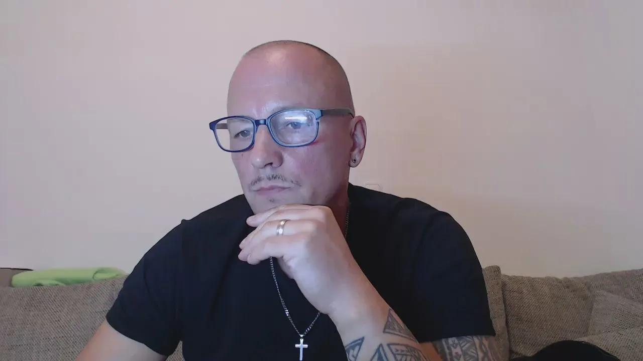 Ray_Gray on Cam4