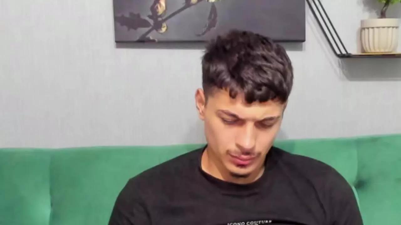 RaymondMorie on Cam4 