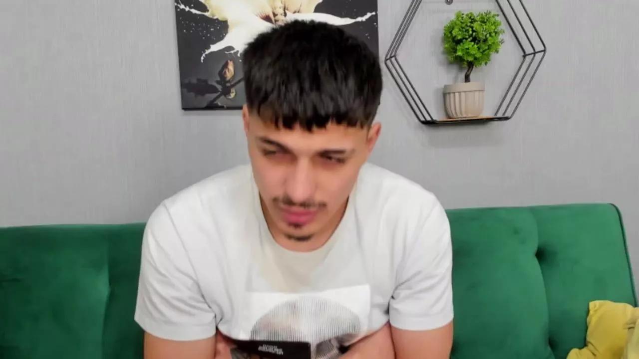 RaymondMorie on Cam4 