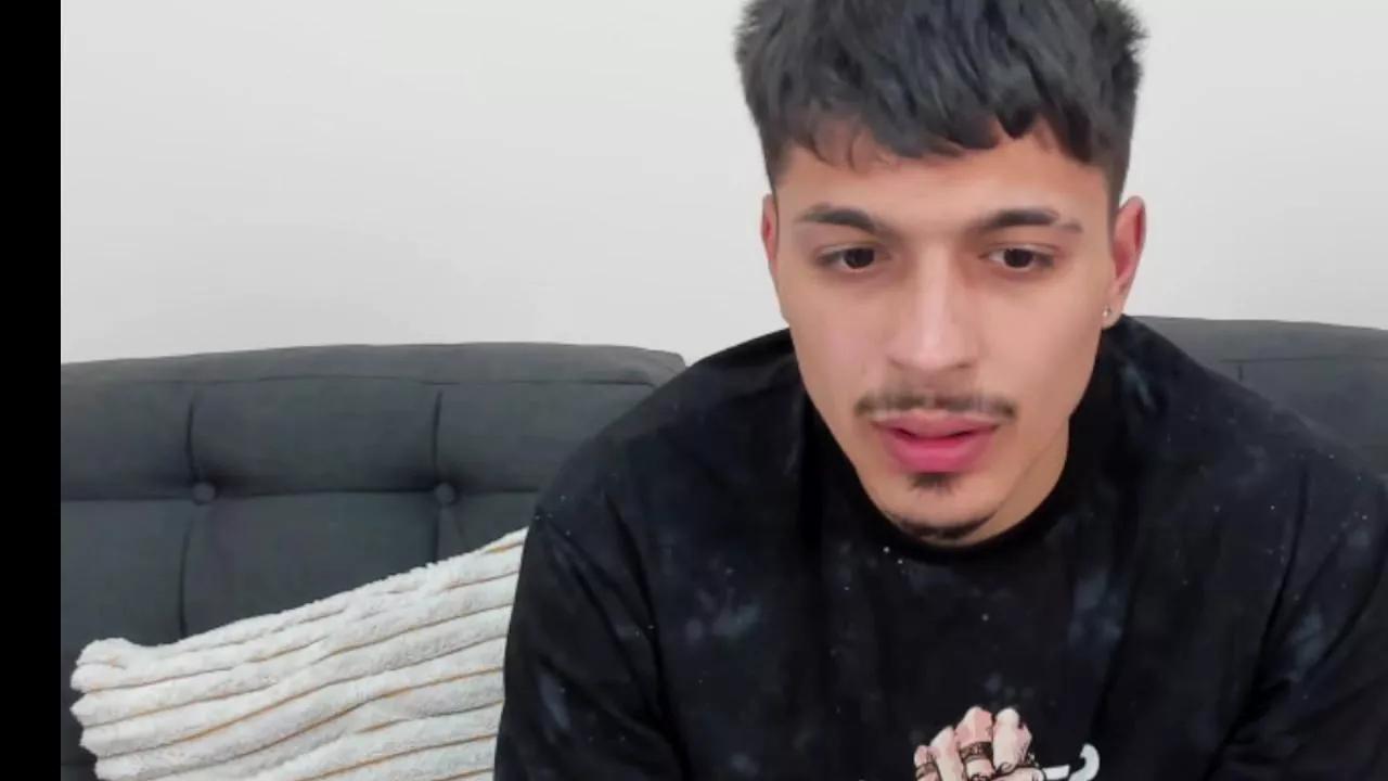RaymondMorie on Cam4 