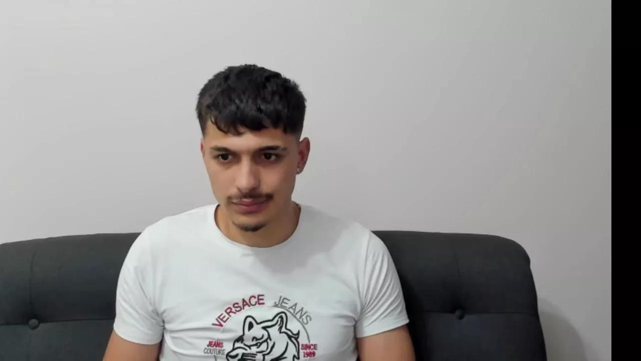 RaymondMorie on Cam4 