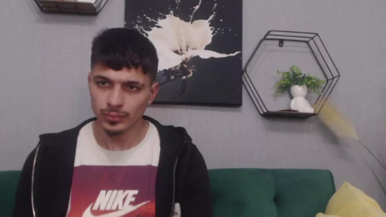 RaymondMorie on Cam4 