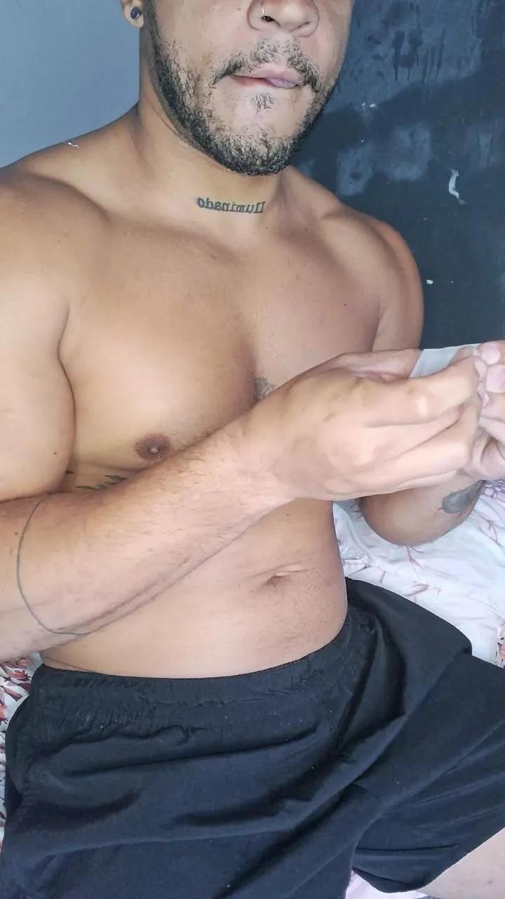 RealCria on Cam4 