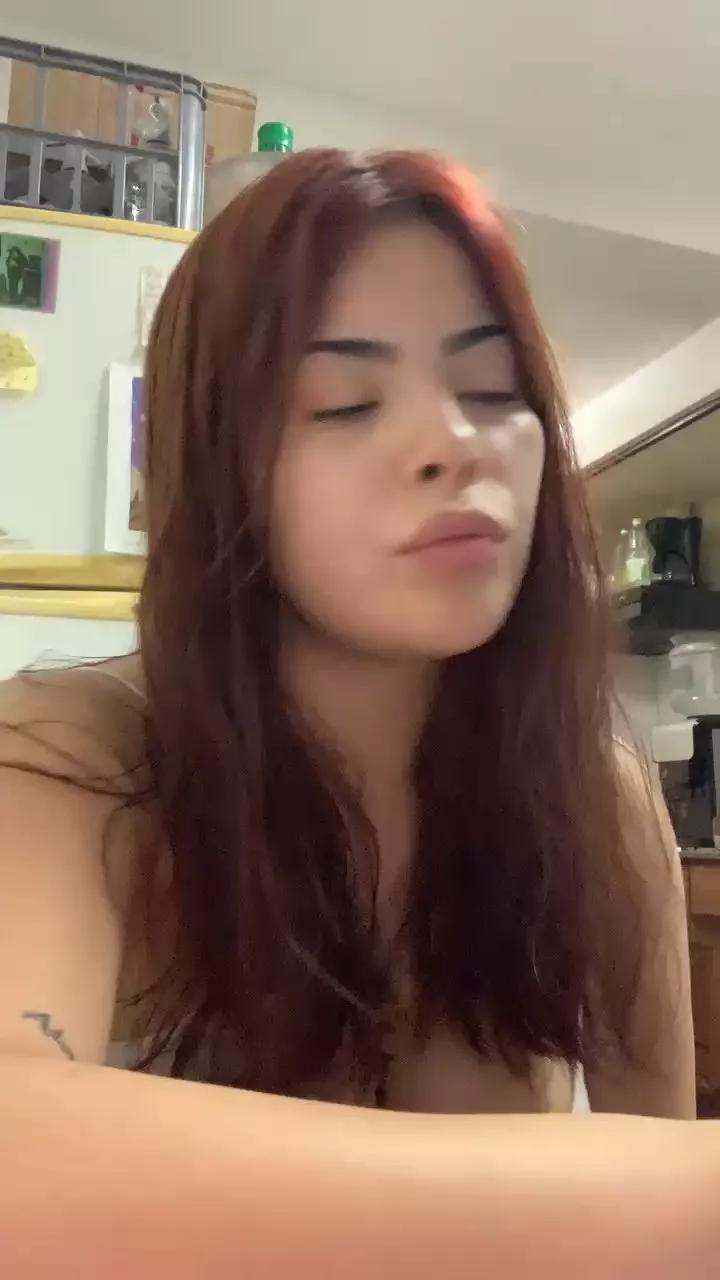 Offline rebeccahills on Cam4