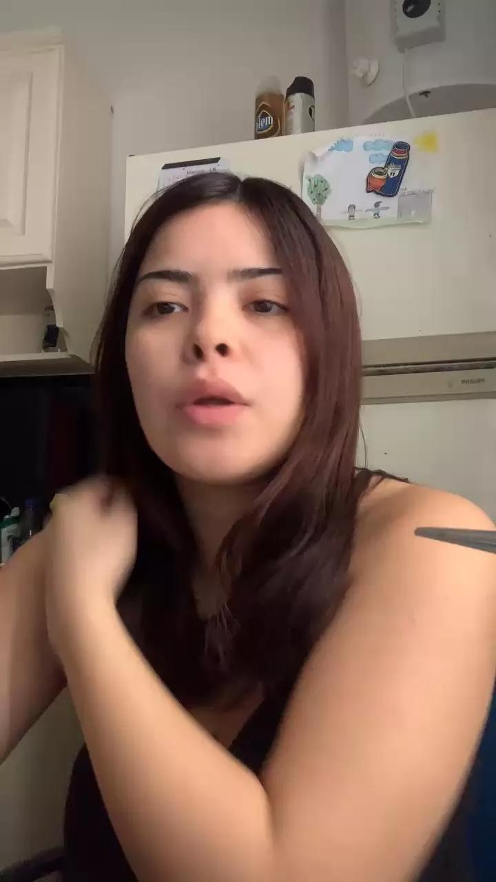 Offline rebeccahills on Cam4