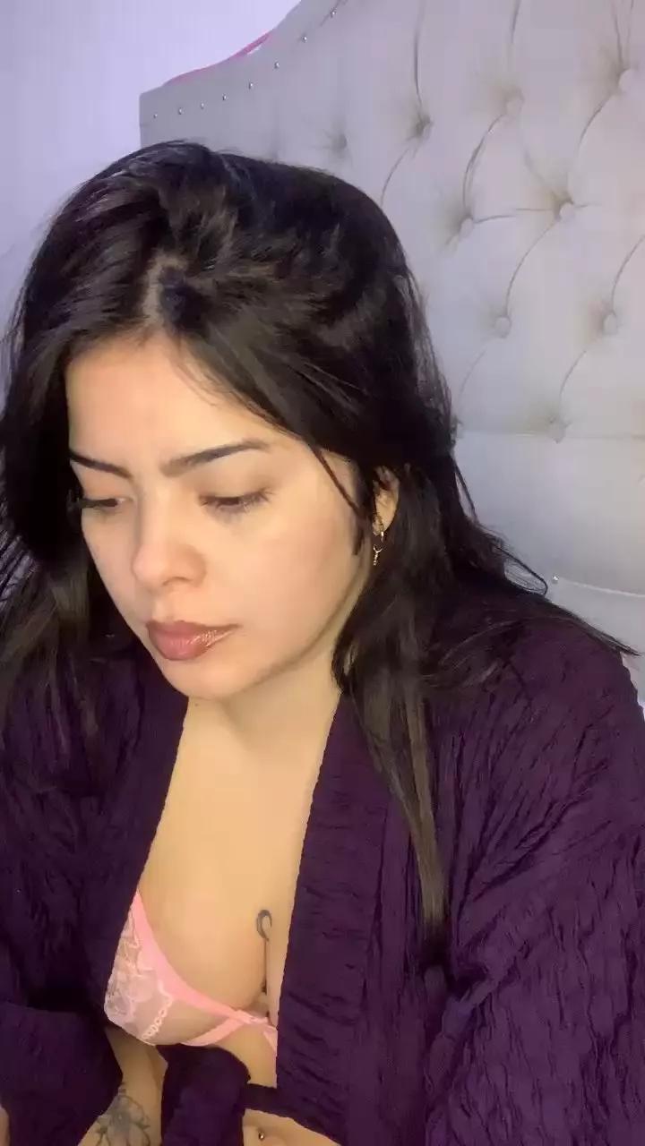 Offline rebeccahills on Cam4