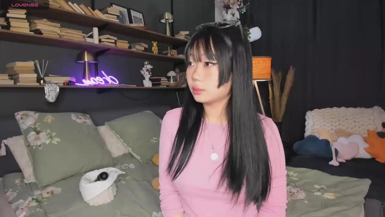 Reds_Roses on Cam4 