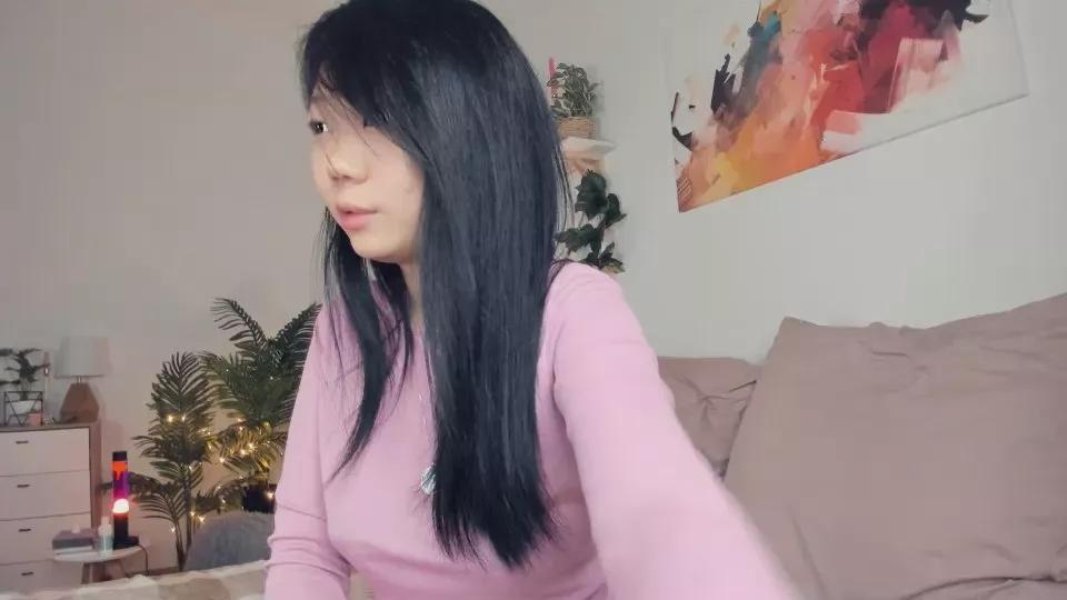 Reds_Roses on Cam4 