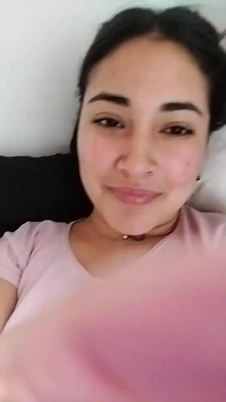 renahot2 on Cam4 