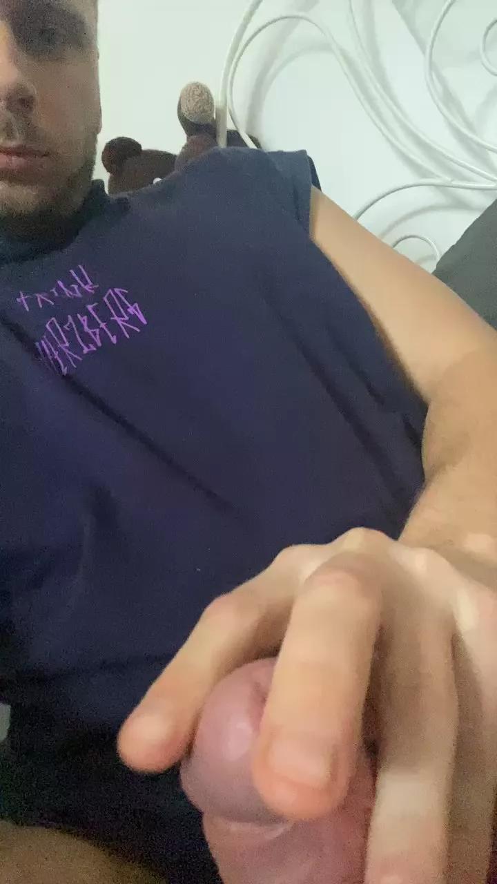 Offline Rere1908 on Cam4