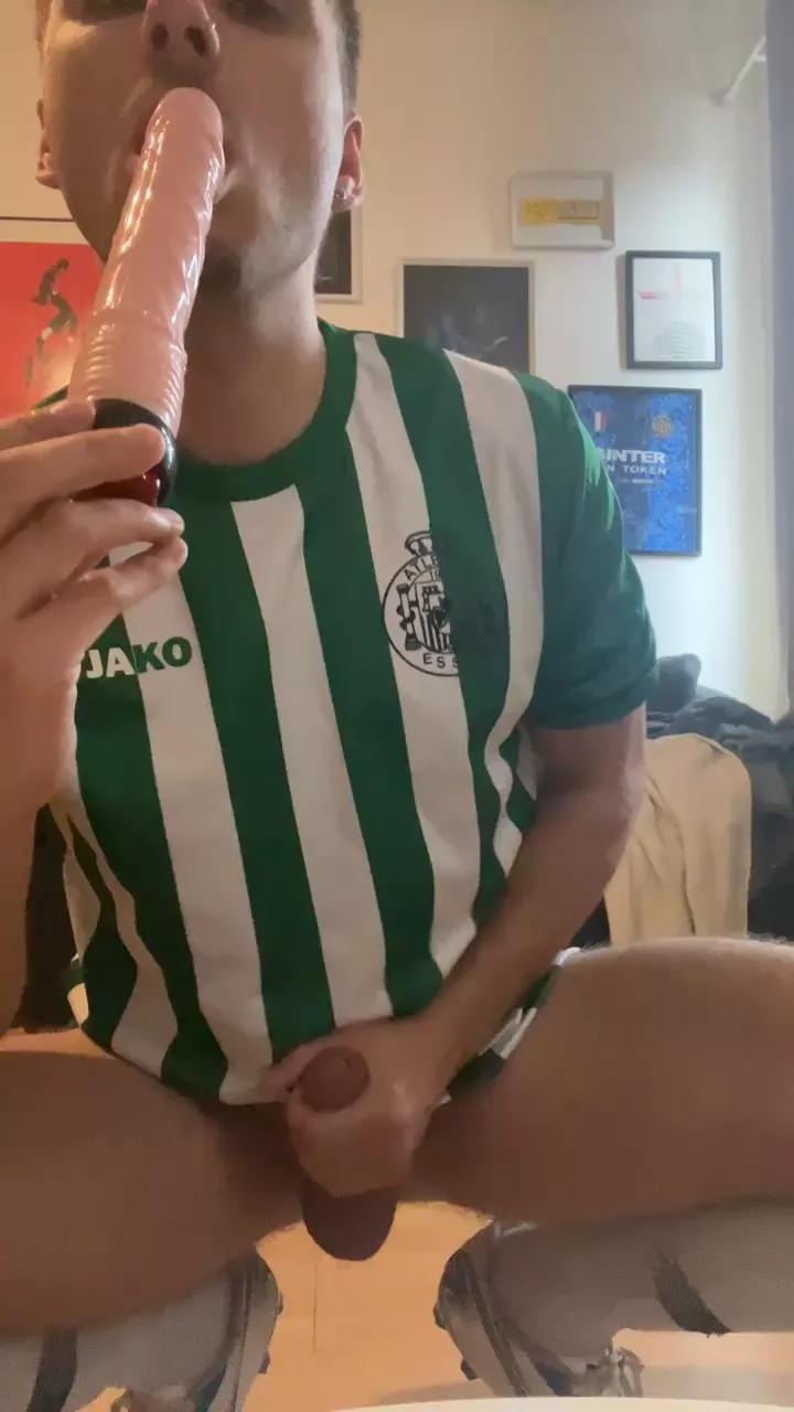 Offline Rere1908 on Cam4