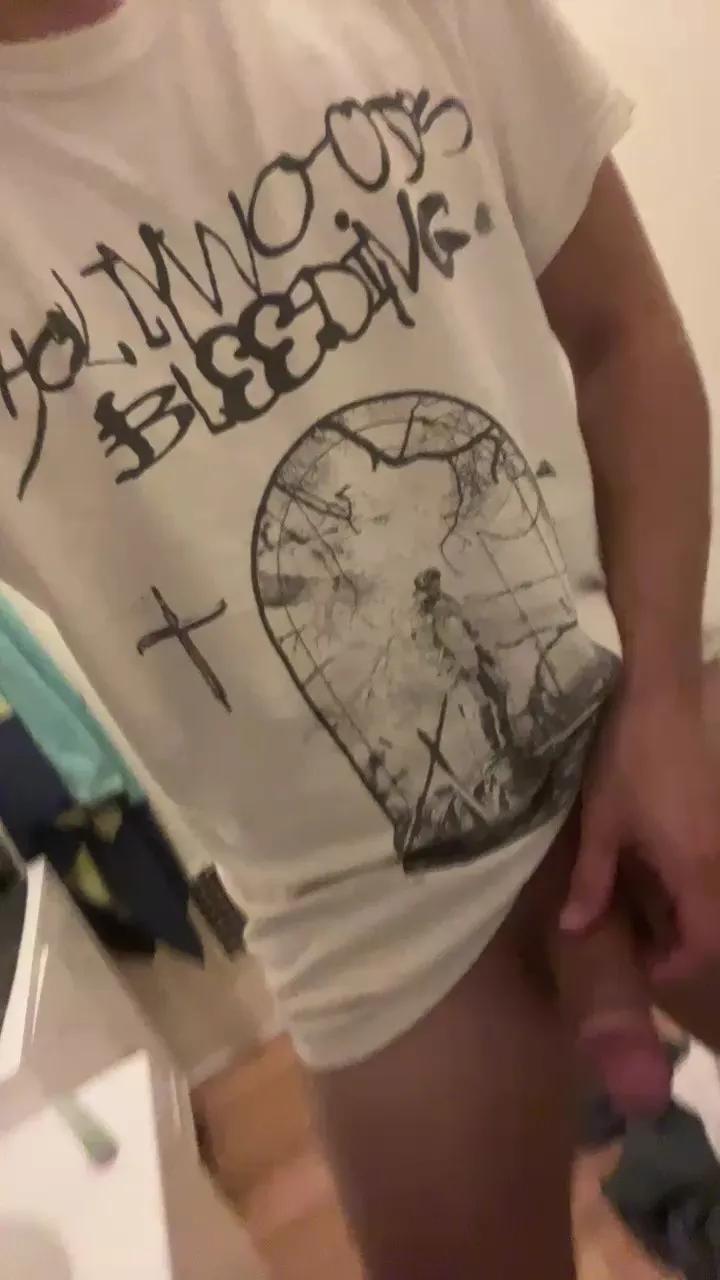 Offline Rere1908 on Cam4