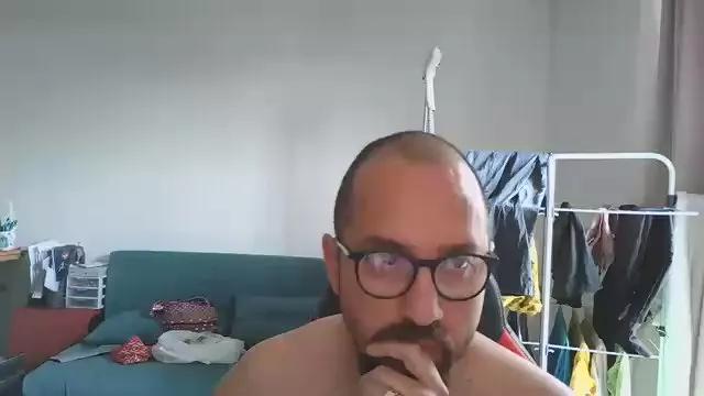 Offline robertomoncada1 on Cam4