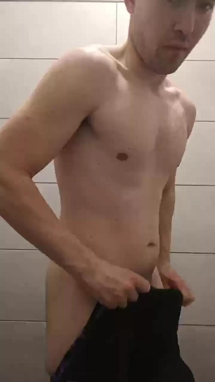 rodrigo1995 on Cam4 