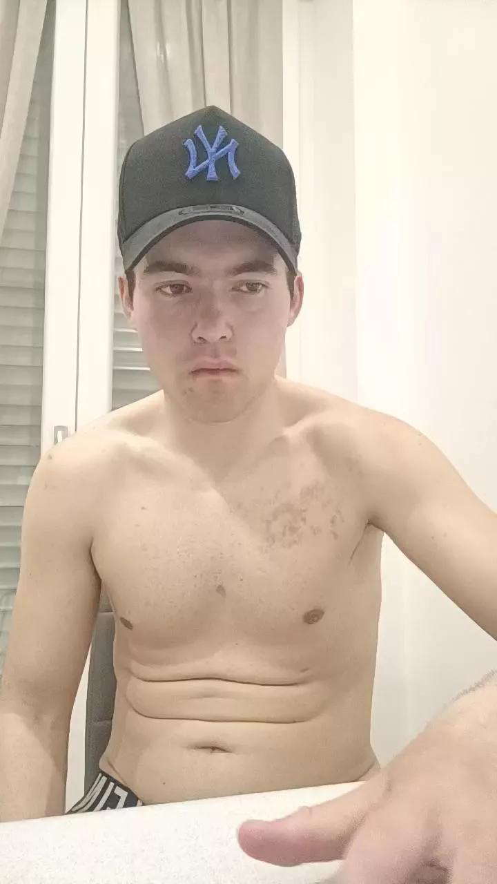 rodrigo1995 on Cam4 