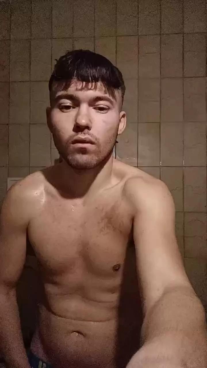 rodrigo1995 on Cam4 