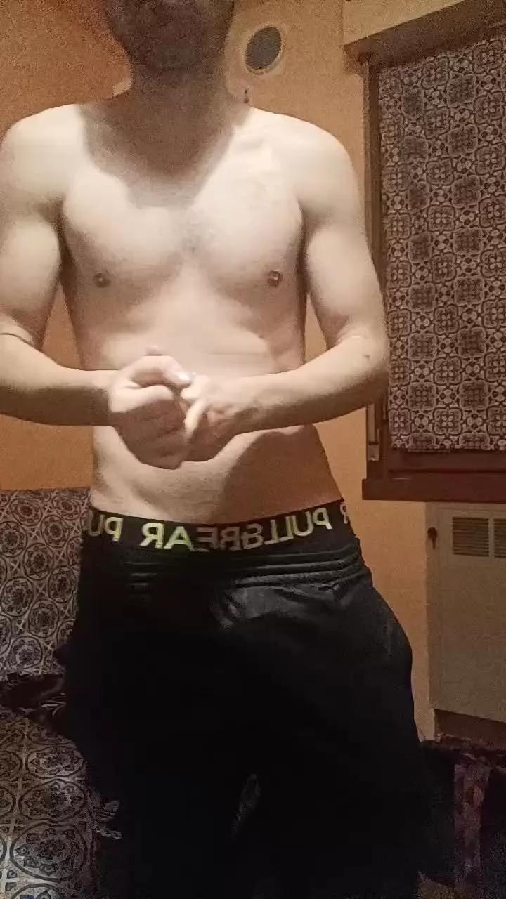rodrigo1995 on Cam4 