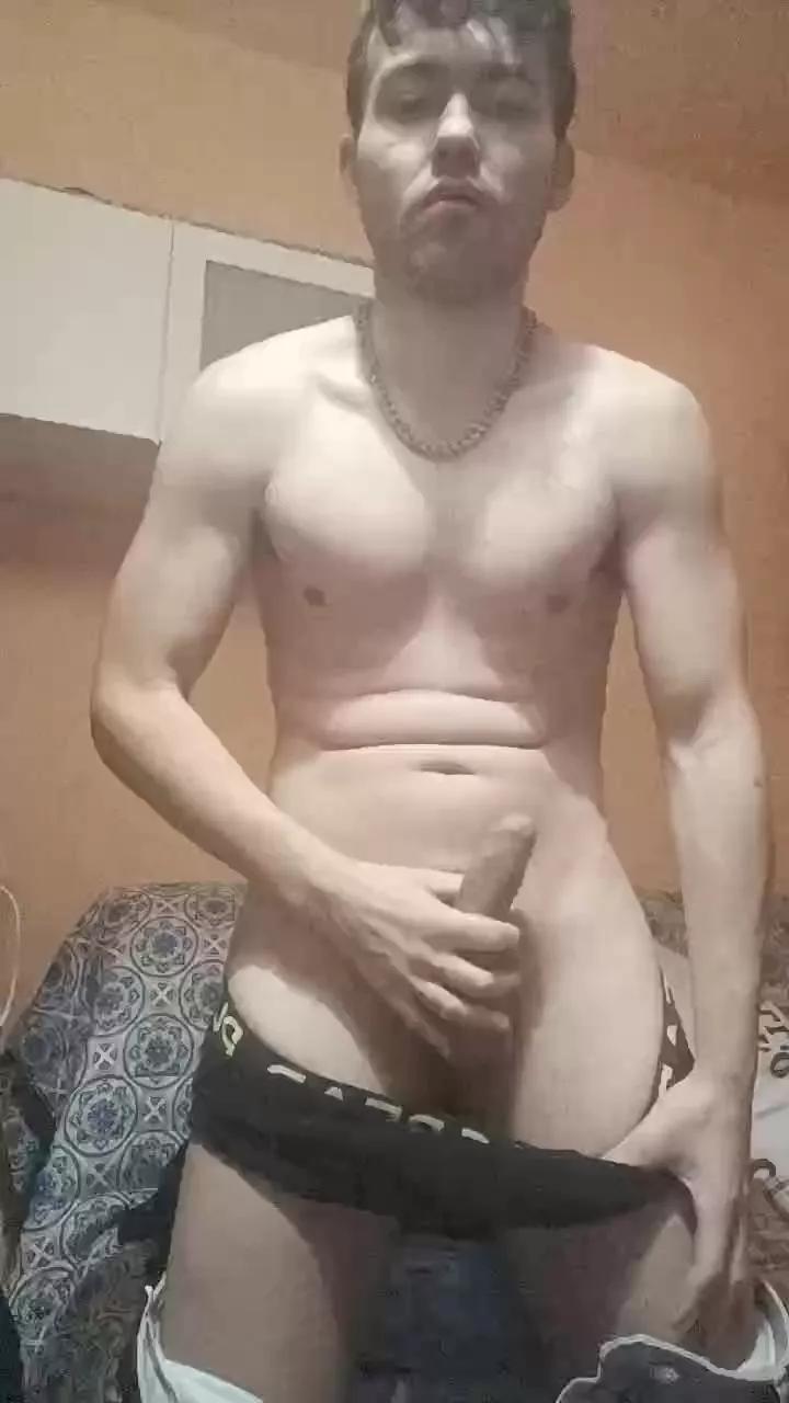 rodrigo1995 on Cam4 