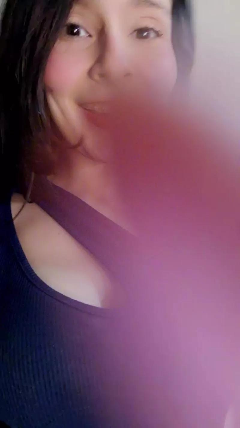 Roxannepiggy on Cam4 