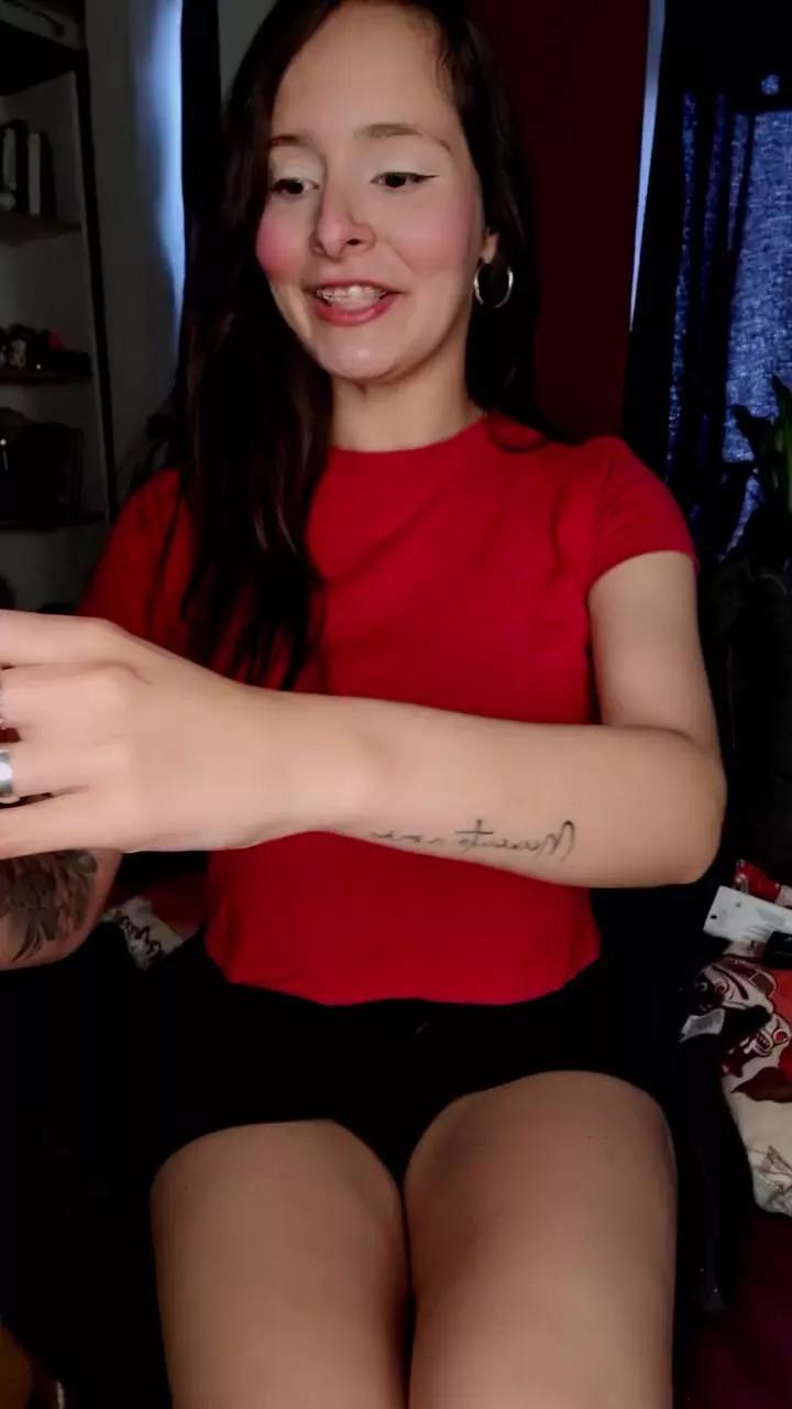 Roxannepiggy on Cam4 