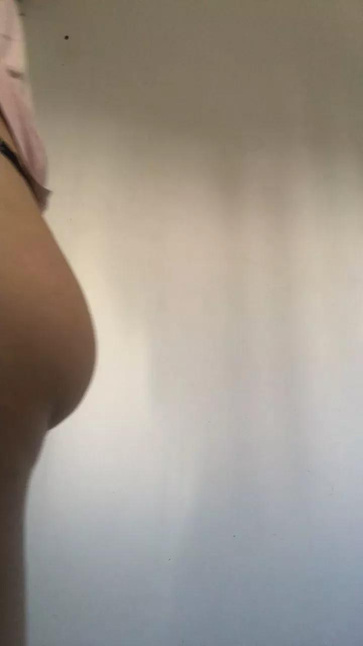 Roxi2000 on Cam4 