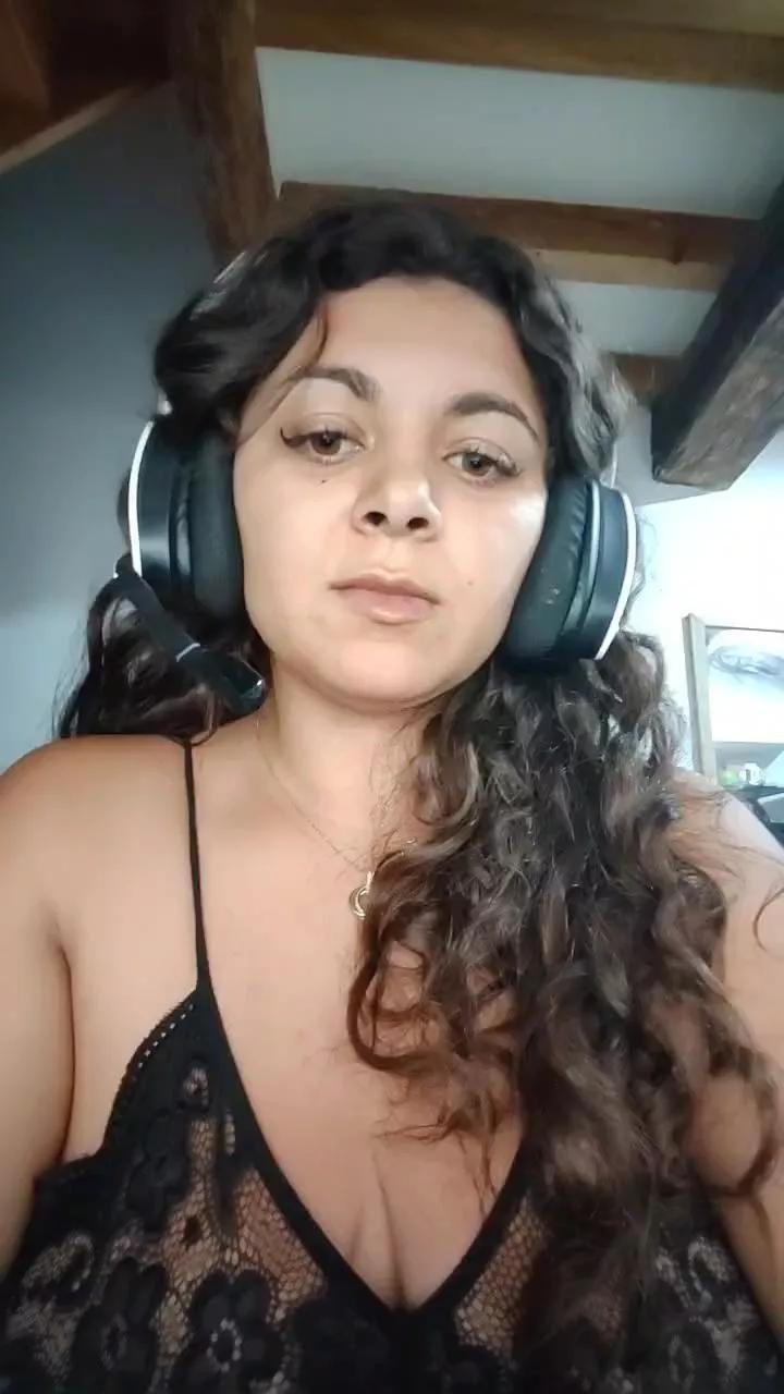 Roxynude on Cam4