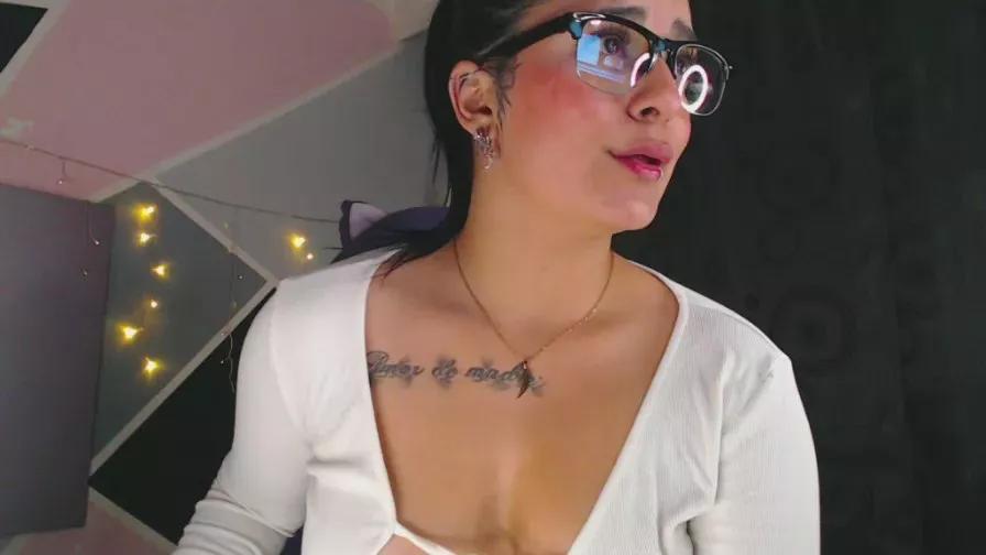 Samanta_james19 on Cam4 