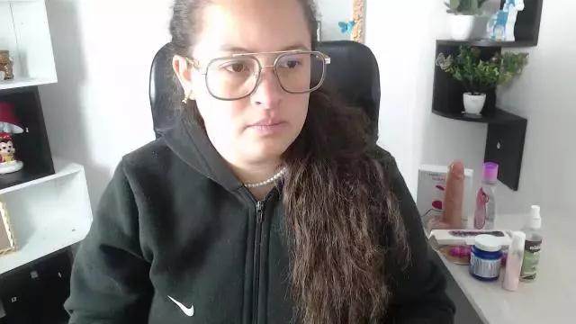 Sara_Thonson_ on Cam4 