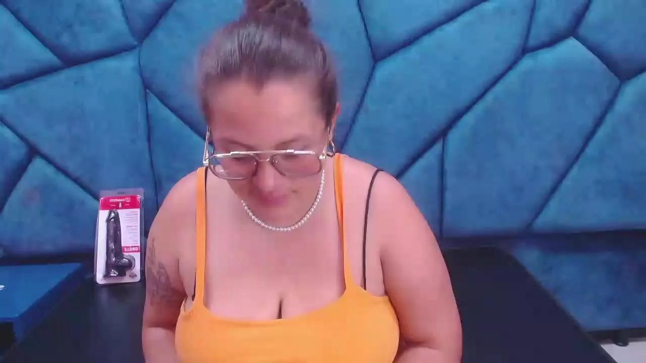 Sara_Thonson_ on Cam4 
