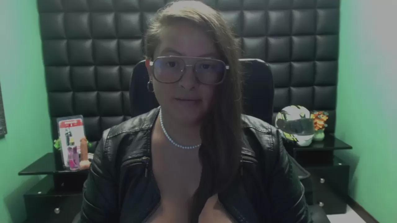 Sara_Thonson_ on Cam4 