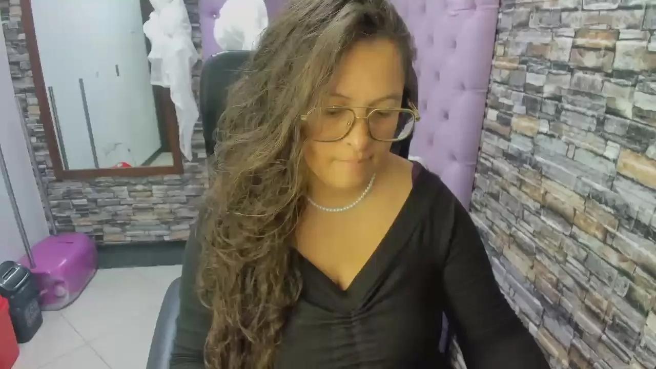 Sara_Thonson_ on Cam4 