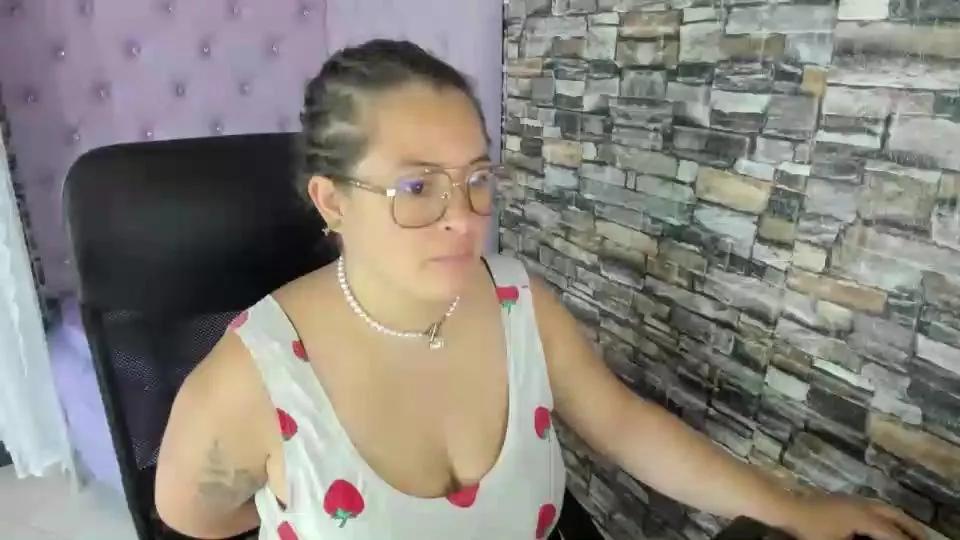 Sara_Thonson_ on Cam4 