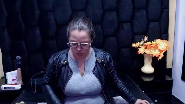 Sara_Thonson_ on Cam4 
