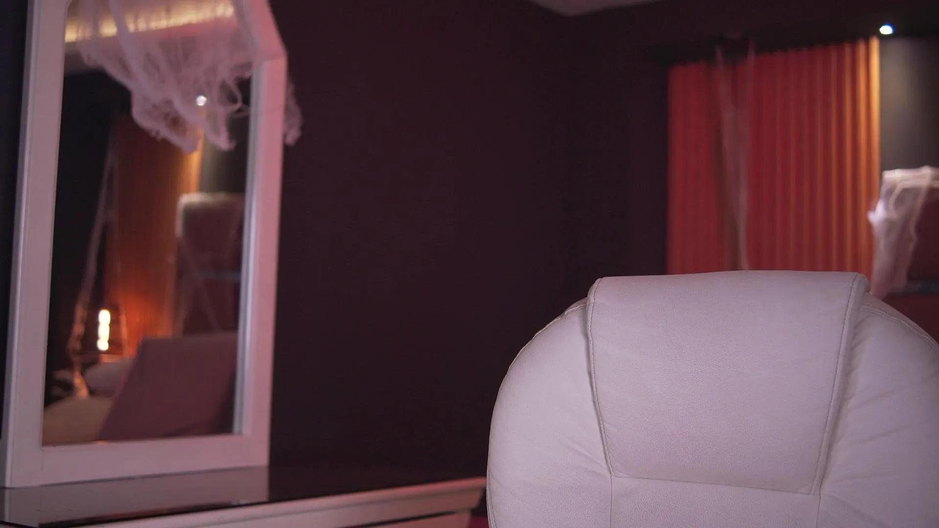 Try Cam4's Saracollins1 Saracollins1 from Cam4