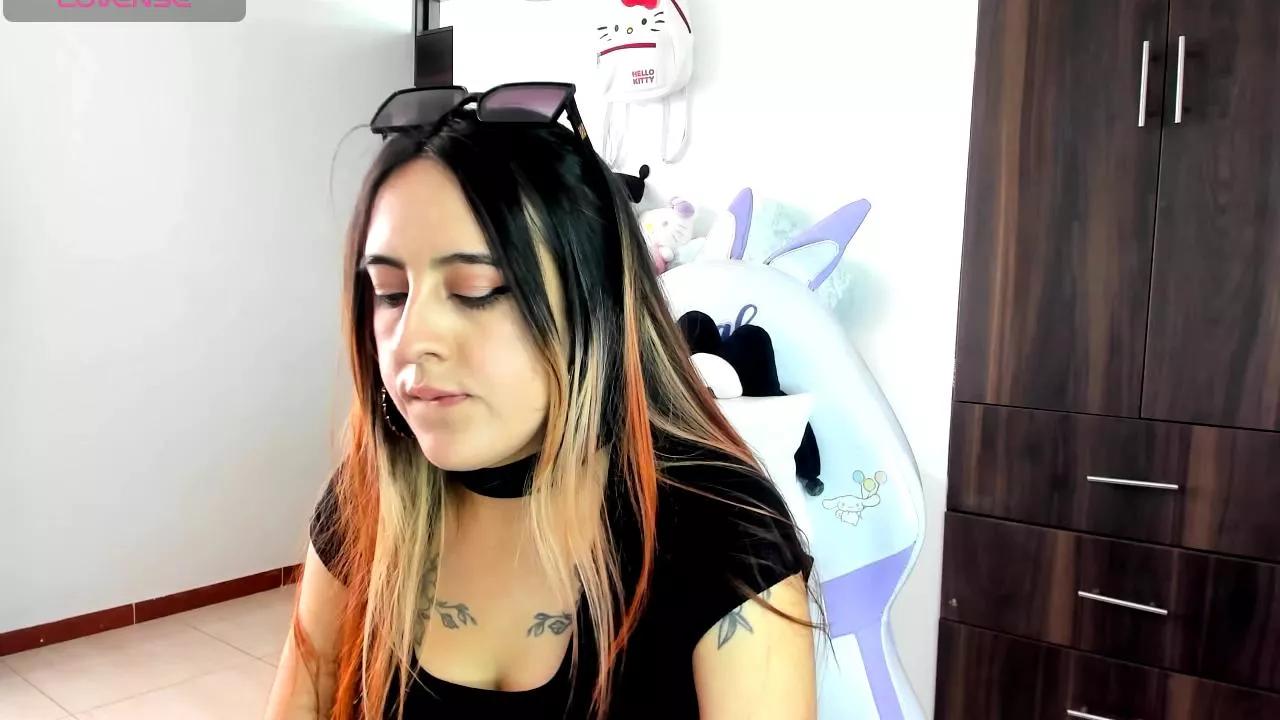 SarahRusso on Cam4 