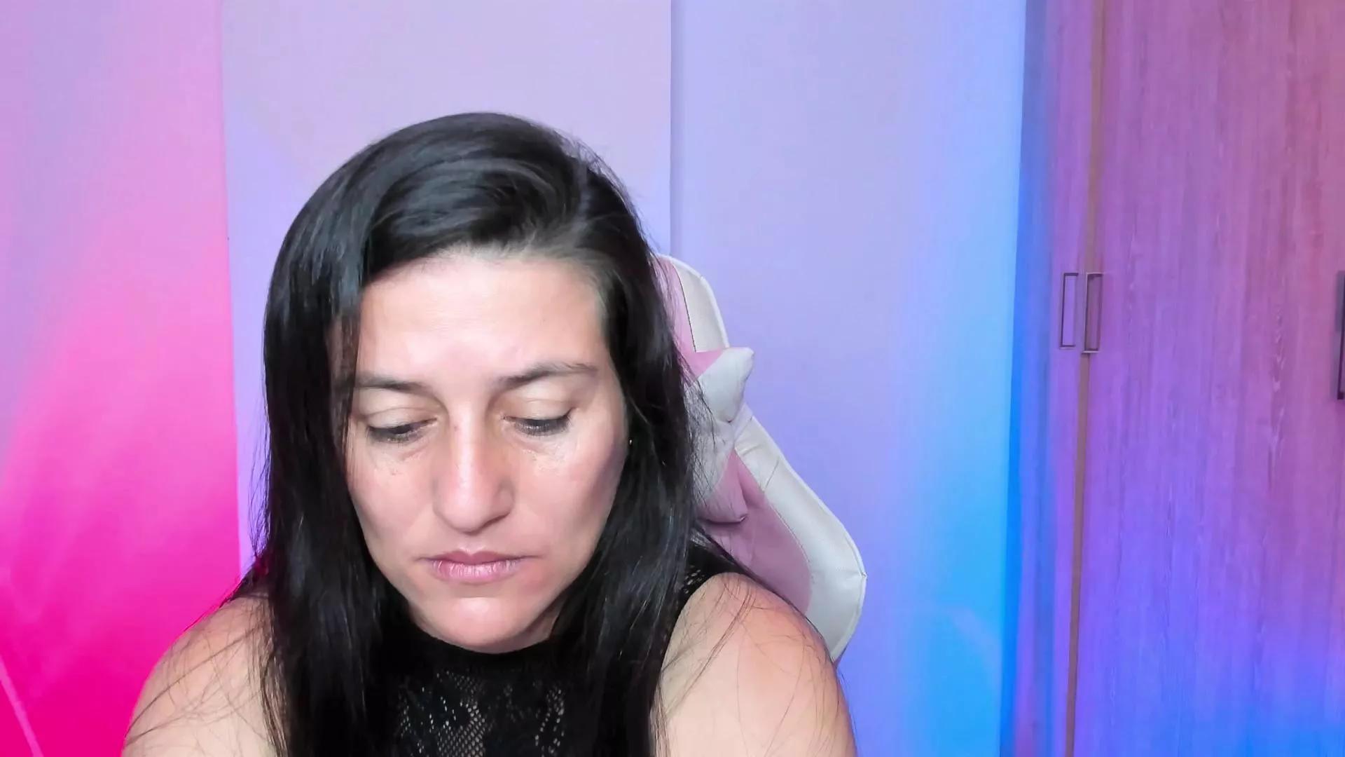 Saskyaa on Cam4 