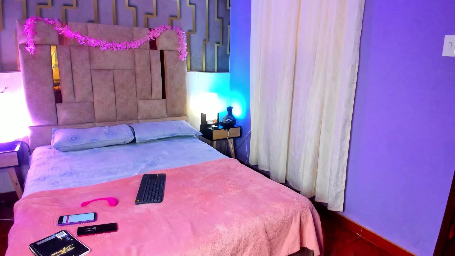 scarlet_hit on Cam4 