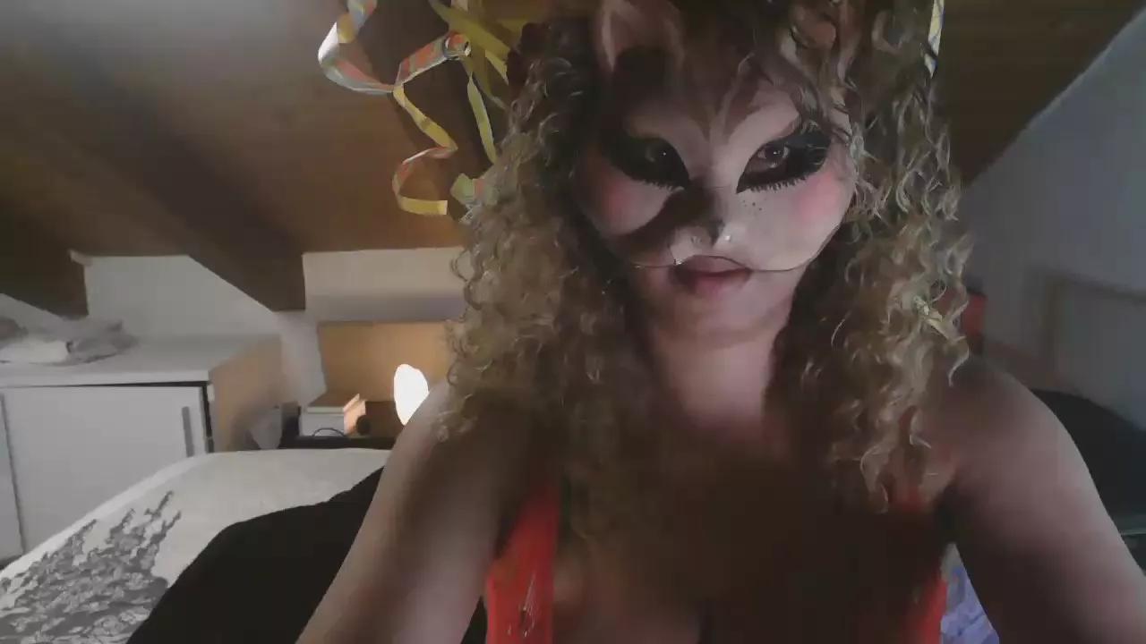 SCARLET_SANTANA on Cam4 