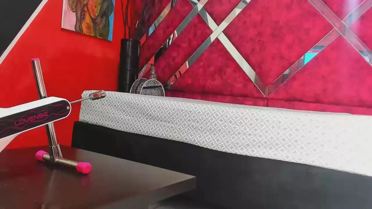Scarlett_Hot5 on Cam4 