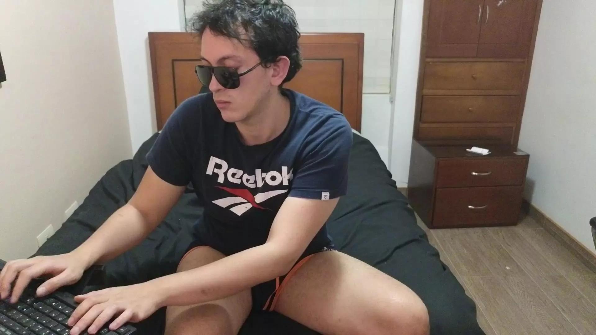 Serguioguecha33 on Cam4 